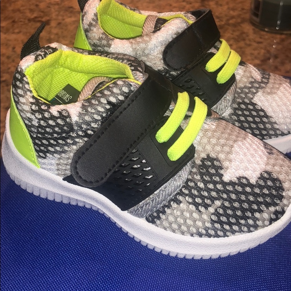 NWT boys camo sneakers